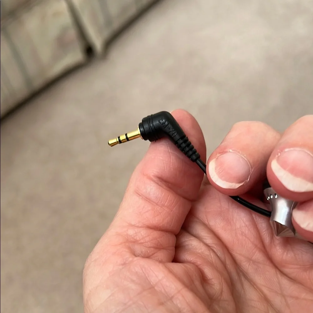 Black Wired Earbud with Microphone NWOT